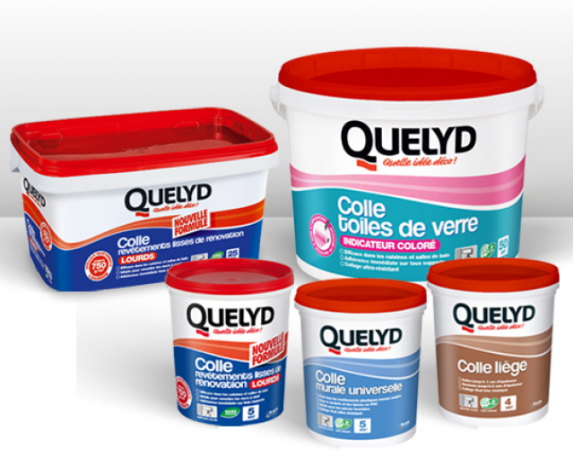 Coller des revêtements au mur 